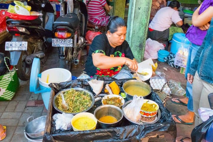 6. Comida callejera en Bali. Foto - Alamy