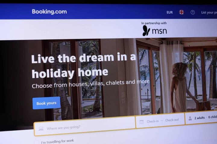 6. Interfaz de Booking.com. Foto - Alamy