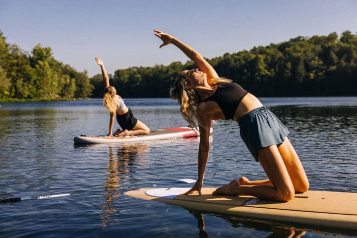 7. SUP yoga, una combinación de paddle surf y yoga en Balnea. Foto - Balnea spa (Facebook)