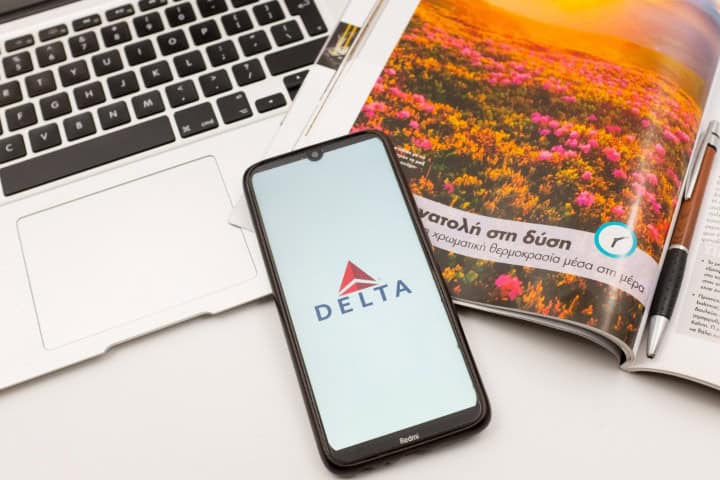 7. Celular con la app de Delta. Foto - Mashable