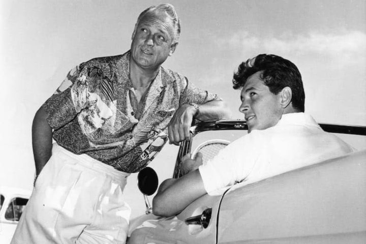 7. (De izquierda a derecha) Rock Hudson y el alcalde de Palm Springs, Charles Farrell. Foto - Palm Springs