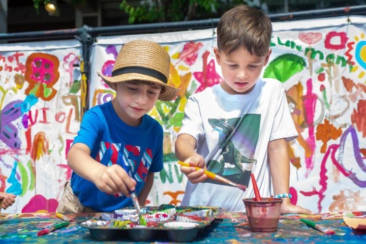 7. Niños en taller de pintura de Cherry Arts. Foto - CherryArts (Facebook)