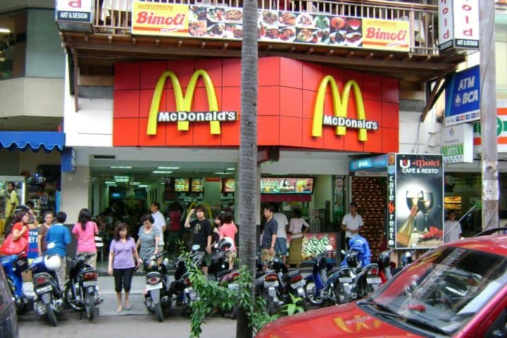 7. McDonald's Kuta Square, en Indonesia. Foto - mckroes (Flickr)