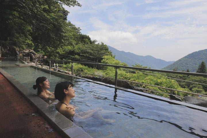 7. Vista del baño termal de 40 metros de largo. Foto – kanagawakankou