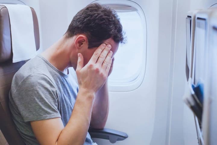 8. Personas estresada en el avión. Foto - The Mirror