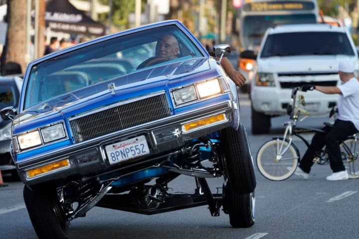 8. Lowrider en California. Foto - La Voz de América