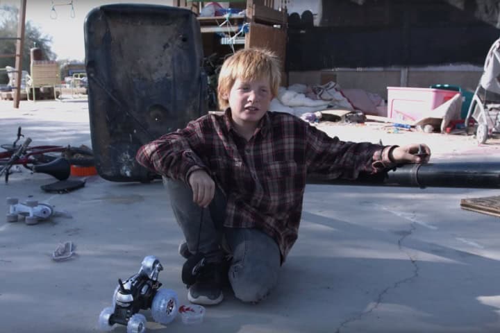 9. Niño en Slab City. Foto - Off the Cuff