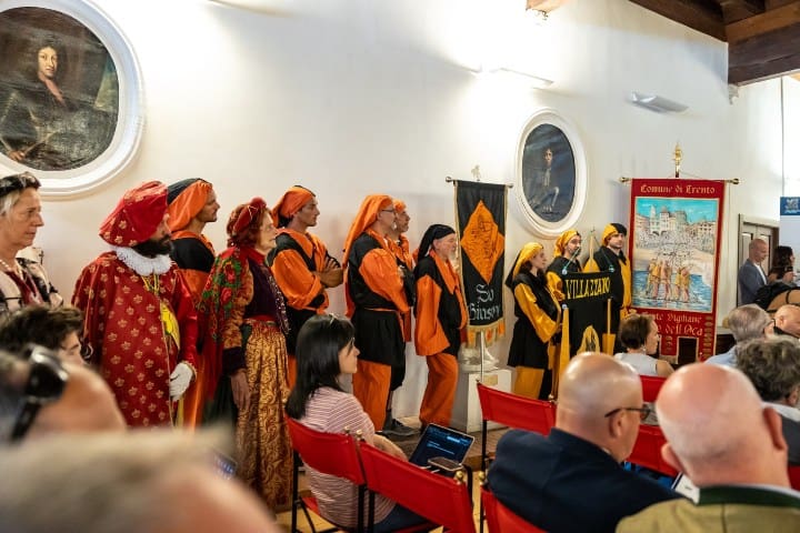 9. Concursantes del Palio dell’Oca durante la rueda de prensa de la 41ª edición de las Feste Vigiliane. Foto - Feste Vigiliane - Trento (Facebook)