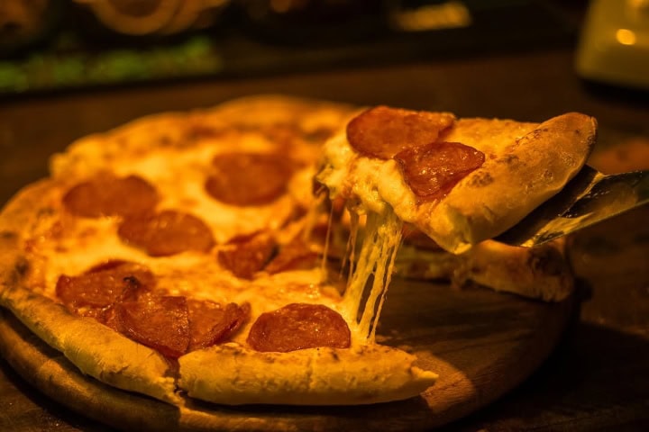 9. Pizza servida en Farsha. Foto - @farsha_mountain_loun (Instagram)