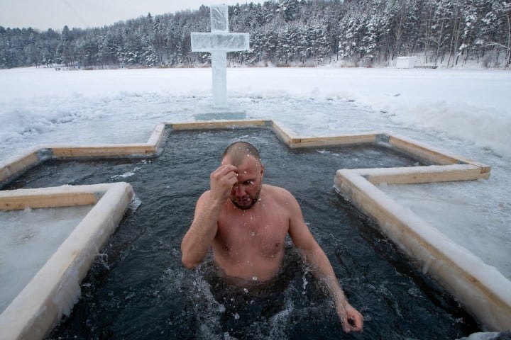 9. Hombre en el Baño de la Epifanía. Foto - Puerta a Rusia
