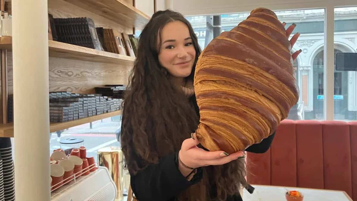 CROISSANT GIGANTE EN PARIS