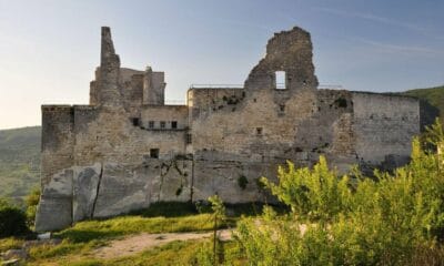 EL CASTILLO DEL MARQUÉS DE SADE EN LACOSTE, FRANCIA