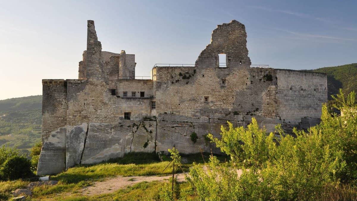 EL CASTILLO DEL MARQUÉS DE SADE EN LACOSTE, FRANCIA