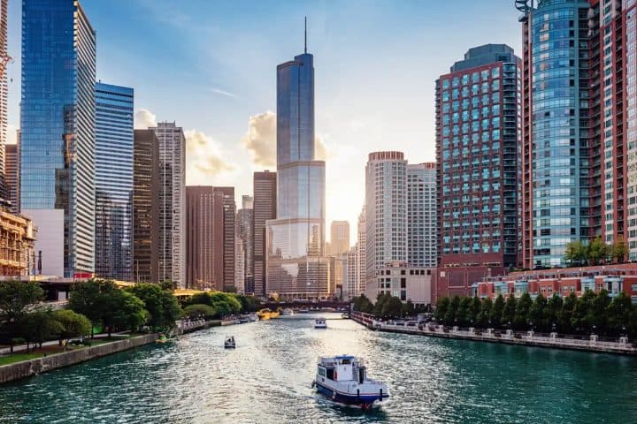 1. Paseo por el Río Chicago. Foto - El Español