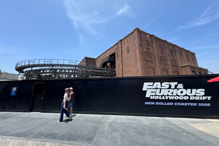 1. Anuncio de construcción de Fast & Furious: Hollywood Drift. Foto - Laughing