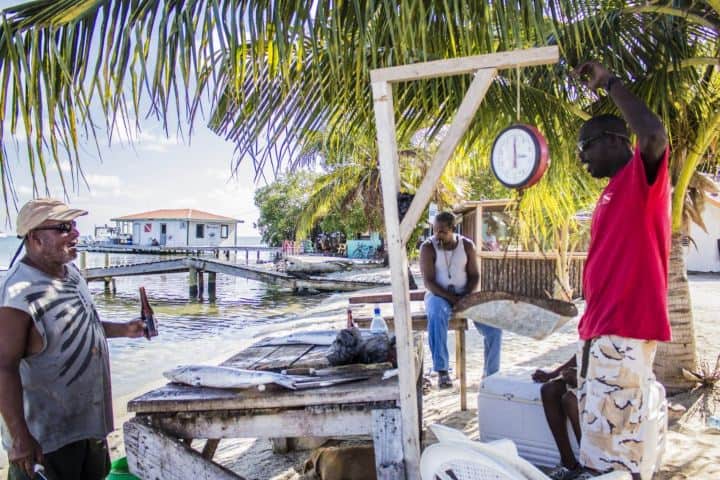 1. Pobladores en Belice. Foto - Nomadarte