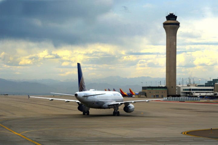 1. Avión de United en el Aerpuerto Internacional de Denver. Foto - Getty Images