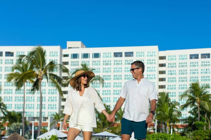 1. Pareja en el Sheraton Buganvilias Resort & Convention Center de Marriott. Foto - Sheraton Buganvilias Resort & Convention Center (Facebook)