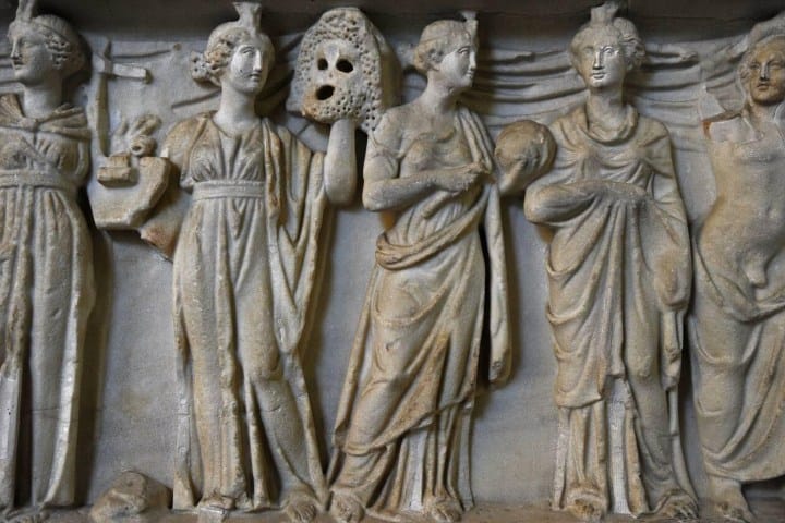 1. El Sarcófago con Apolo, Minerva y las Musas. Foto - Alamy