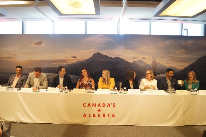 10. Conferencias Alberta. Foto - El Souvenir
