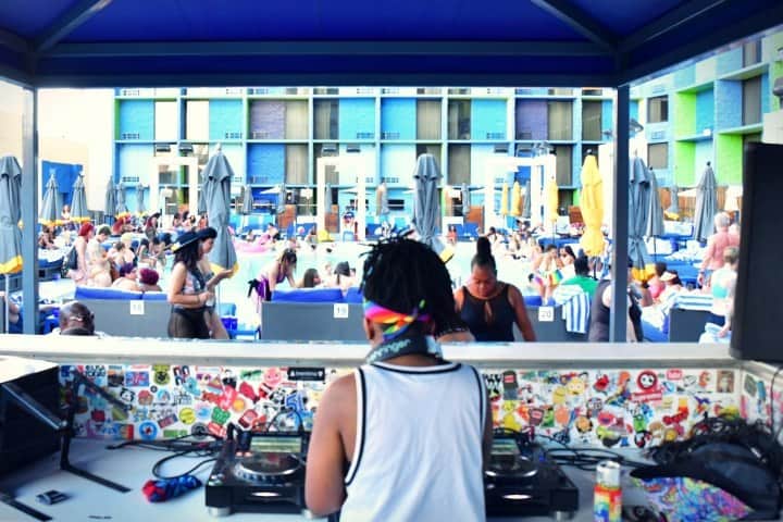 13. Fiesta de piscina durante el Pride Month. Foto - Las Vegas PRIDE (Facebook)