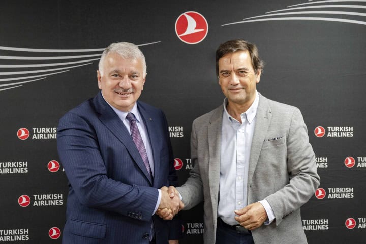 2. (De izquierda a derecha) Bilal Ekş, Consejero Delegado de Turkish Airlines, y Luís Rodrigues, Consejero Delegado de TAP Air Portugal. Foto - Archivo Turkish