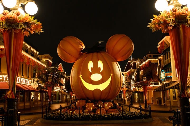 2. Disney Resort durante otoño. Foto – mab Hosteler