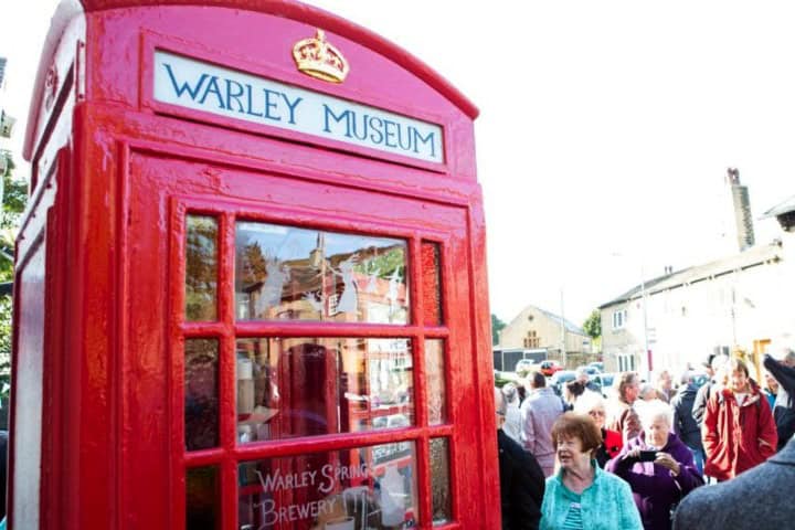 2. Visitantes en Warley Museum. Foto - Yorkshire Post