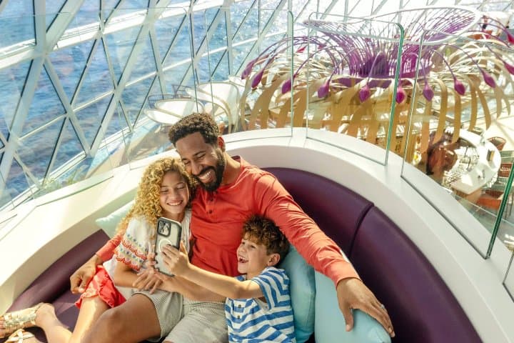 2. Familia en Star of the Seas. Foto - Royal Caribbean International (Facebook)