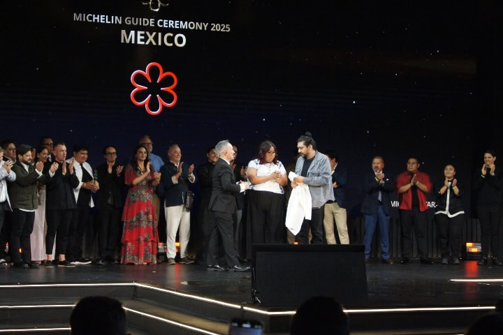 20. Equipo de El Expendio del Maíz recibiendo su Estrella Michelin. Foto - El Souvenir