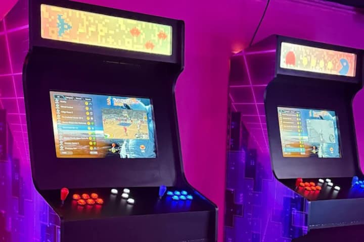 3. Maquinitas en Pixel Universe. Foto - Dianna _Ms (Google)