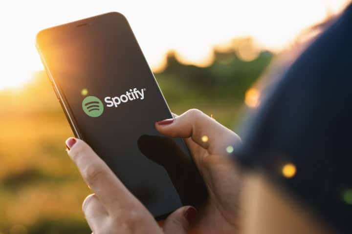3. Persona con Spotify. Foto - TechRadar