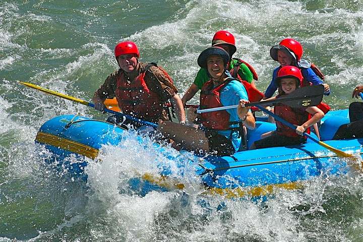 3. Paseo rafting por el río Sarapiquí en Costa Rica. Foto - Wikiviajes Día del Padre