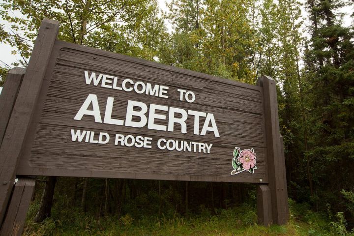3. Cartel de bienvenida a Alberta. Foto - Alamy