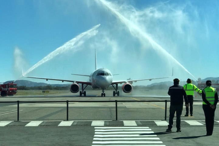 3. Limpieza de avión de Viva Aerobus en el Aeropuerto de Durango, 2018. Foto - Viva Aerobus (Facebook)