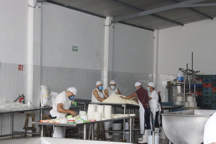 3. Elaboración de quesillo en Tlaxcala. Foto - Rehiletes