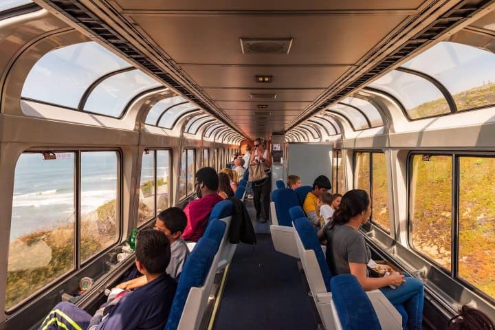 3. Asientos giratorios de Coast Starlight. Foto - Alamy
