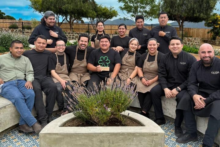 3. Equipo de Olivea Farm To Table tras ganar Estrella Verde Michelin. Foto - Olivea Farm To Table (Facebook) (Estrella Verde Michelin)