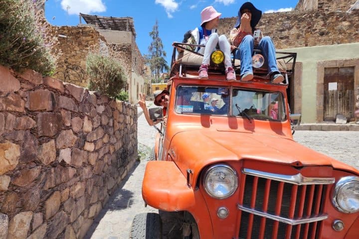 4. Viaje en Willys. Foto - Rehiletes
