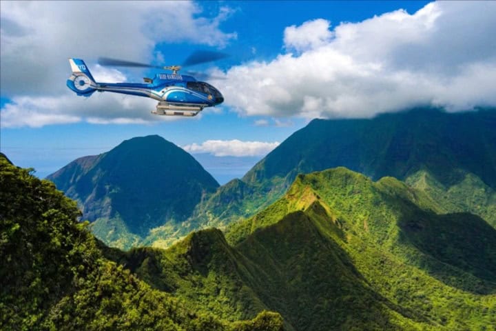 4. Helicoptero volando sobre Hawái. Foto - Helicopterthrills.com