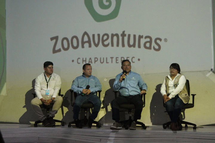 4. (De izquierda a derecha) Director de Ventas, Héctor Cervantes, Director de Operaciones Juan Jaramillo, Director Ejecutivo Guillermo Harada, y la bióloga Rosa Gradys, gerente del Mariposario; durante conferencia de 20 aniversario del mariposario. Foto - Gus Espinosa