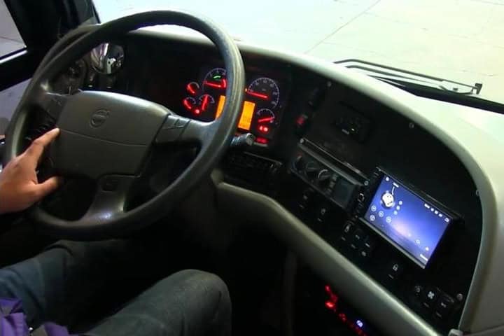 4. Tablero de control de un autobús de la línea Autotur. Foto – El Souvenir (YouTube)