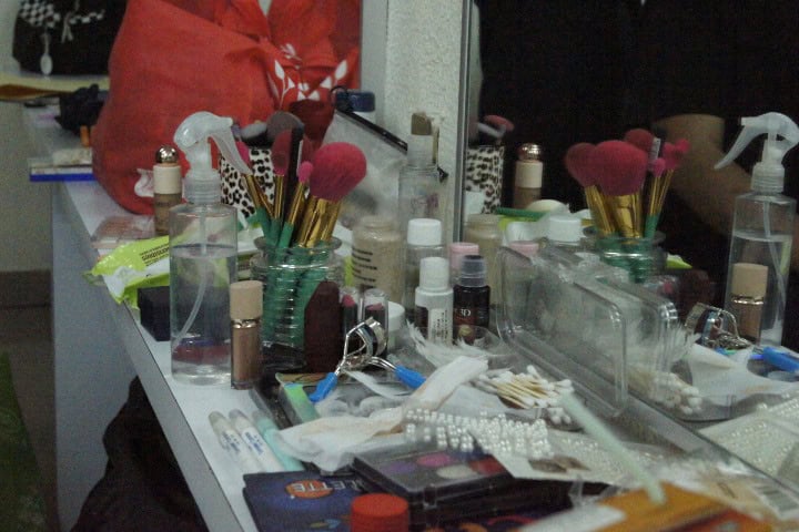 4. Maquillaje en camerino de Drag Queens. Foto - El Souvenir