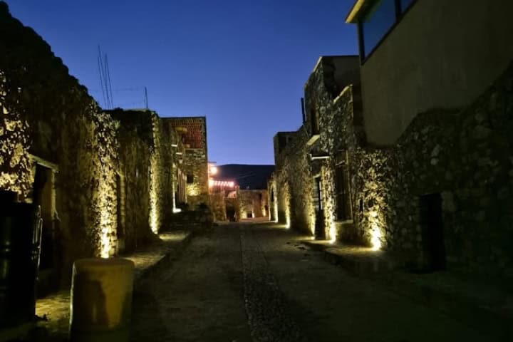 5. Calle nocturna de Real de Catorce. Foto - Rehiletes