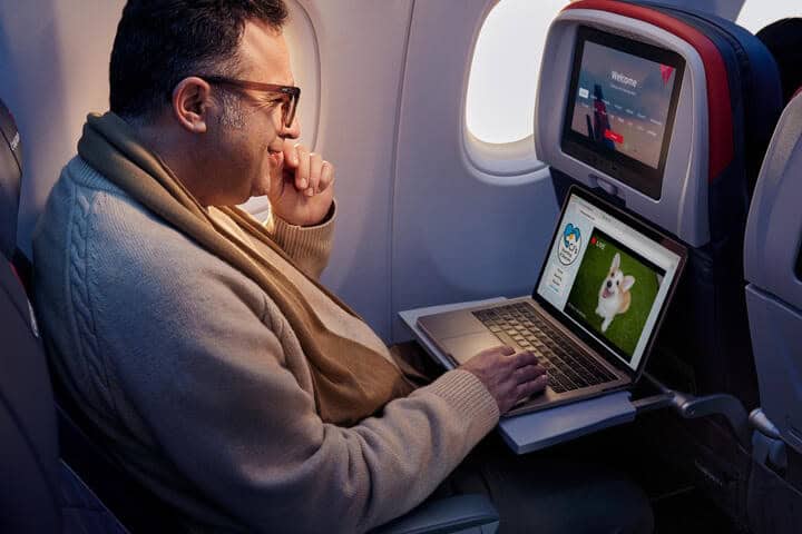 5. Experiencia tecnológica a bordo de un vuelo de DELTA Air Lines. Foto - Delta News Hub