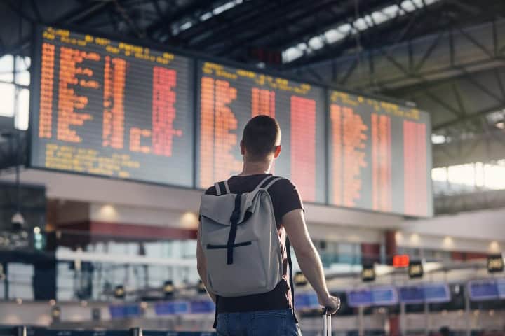 6. Viajero en aeropuerto. Foto - Viajar
