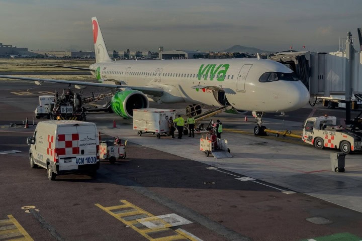 6. Preparación de avión de Viva. Foto - Getty Images