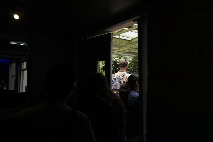 7. Visitantes entrando al Mariposario. Foto - Gus Espinosa