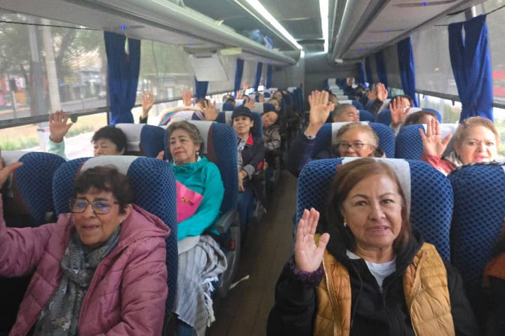 7. Viajeros en autobus. Foto - Rehiletes