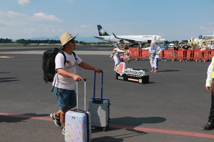 1. Vuelo Inaugural de Morelia hacia Ixtapa. Foto - Archivo SECTUR